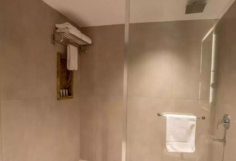 Skyline Hotel & Suites