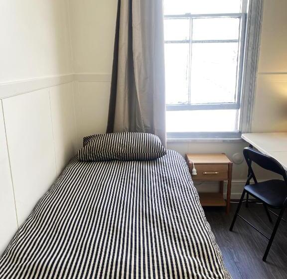 فندق صغير 215 Edinburgh Castle