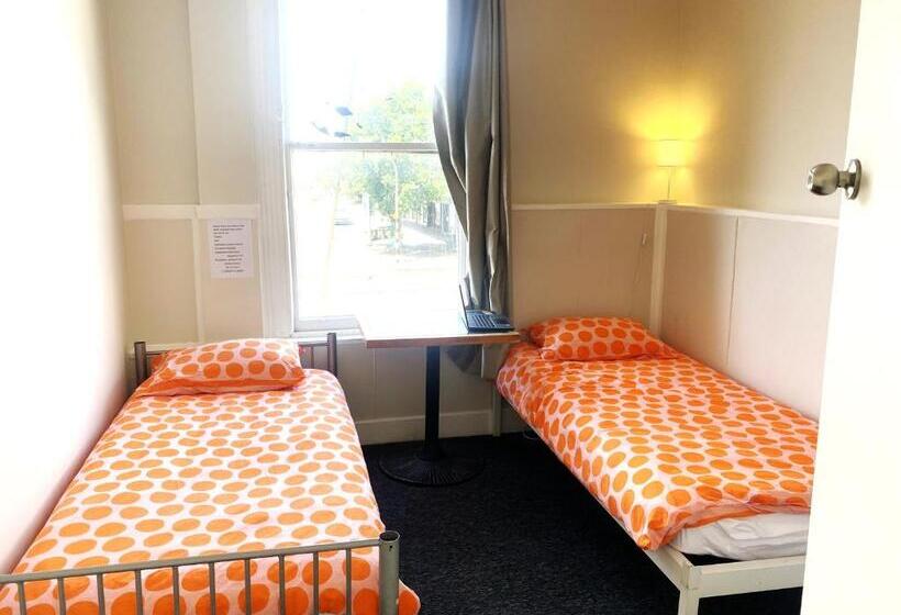 فندق صغير 215 Edinburgh Castle