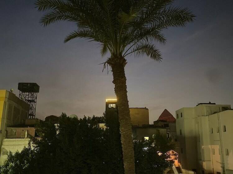 Bed and Breakfast Phoenix Pyramids View