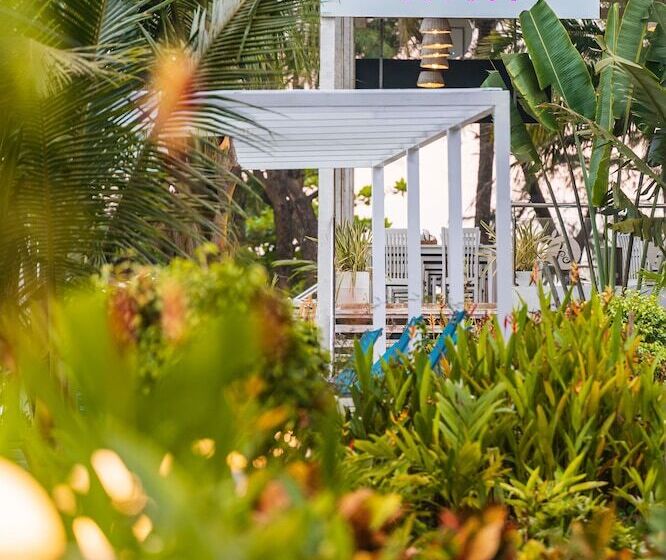 호텔 Foxoso La Beach Resort