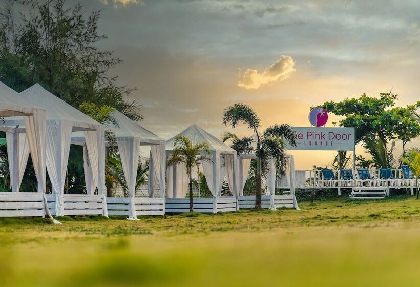 호텔 Foxoso La Beach Resort