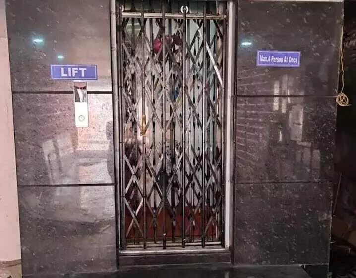 Hotelli Iroomz City Lite Lodge