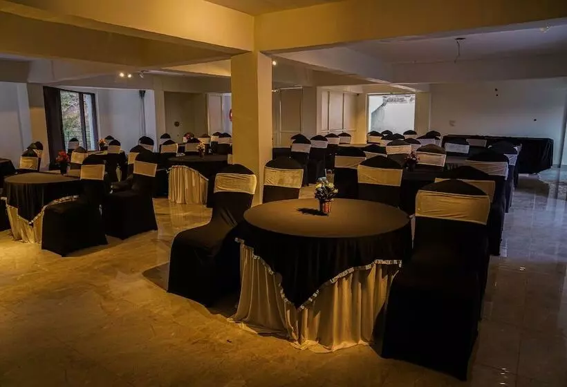 Hotelli Montrose 11 Boutique