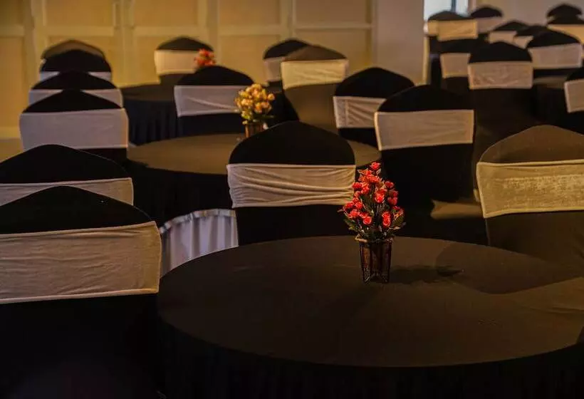 Hotelli Montrose 11 Boutique