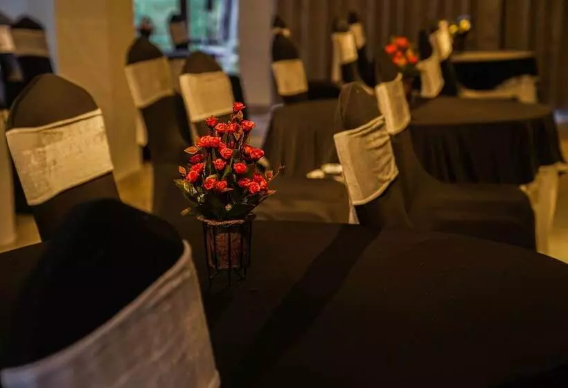 Hotelli Montrose 11 Boutique