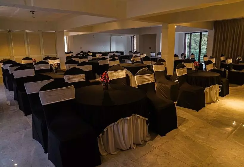 Hotelli Montrose 11 Boutique