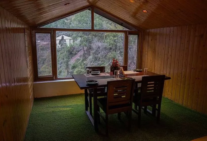 Hotelli Montrose 11 Boutique