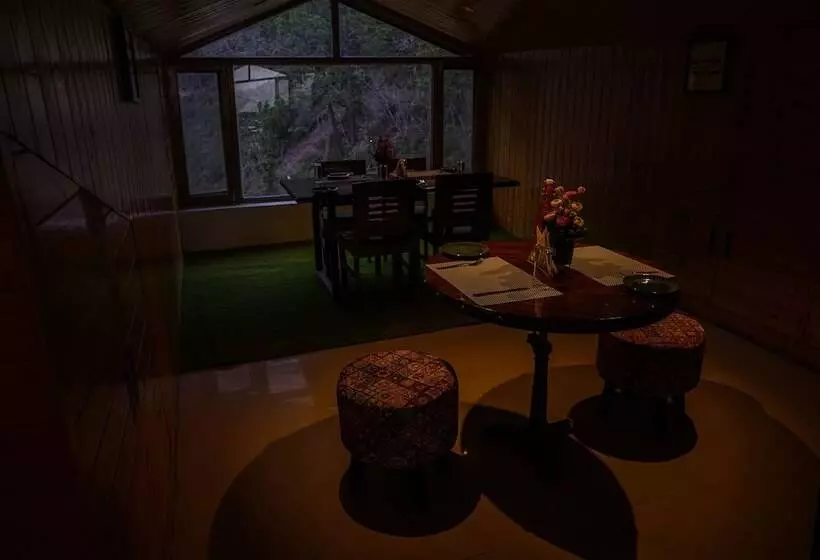 Hotelli Montrose 11 Boutique