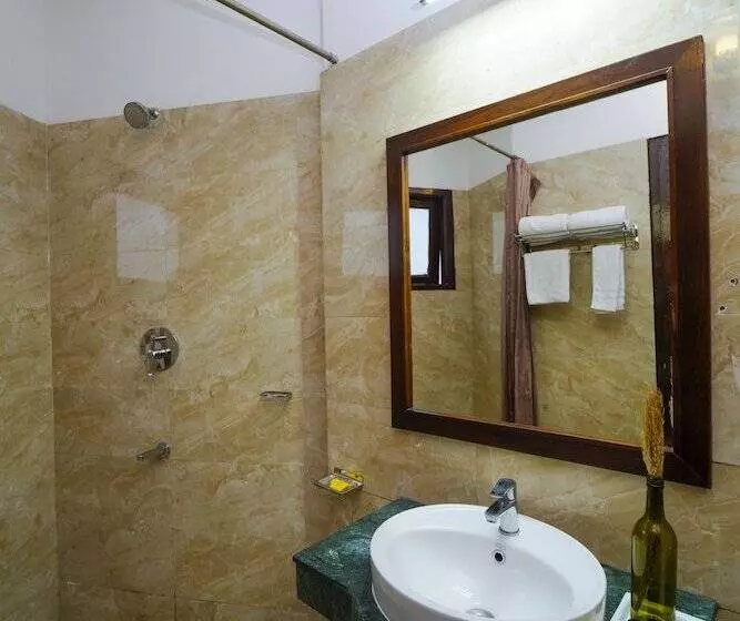 Hotelli Montrose 11 Boutique