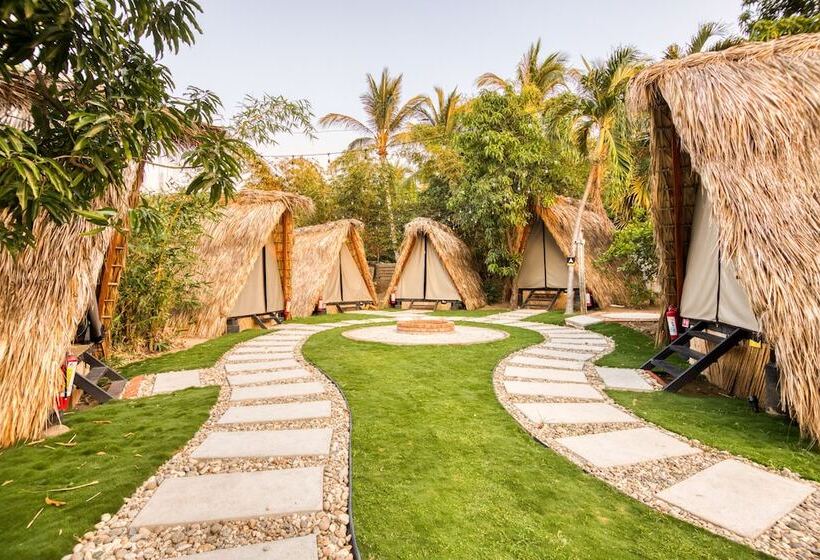 Отель Selina Bragança