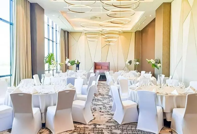 ホテル The Excelsior