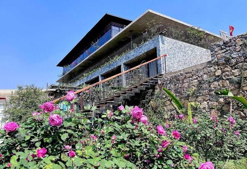 هتل Vigolando Van Ho Resort
