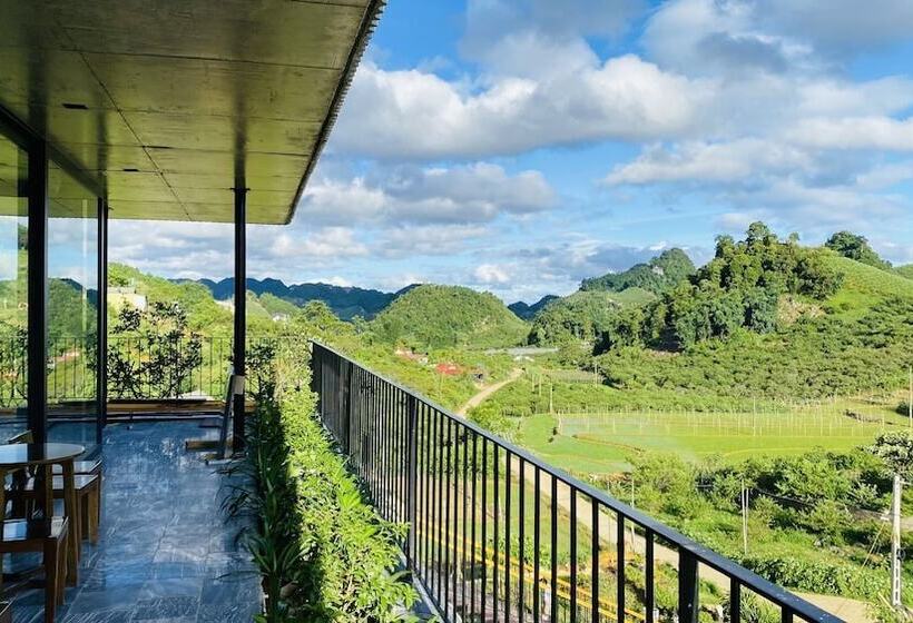 هتل Vigolando Van Ho Resort