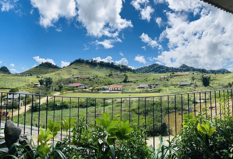 هتل Vigolando Van Ho Resort