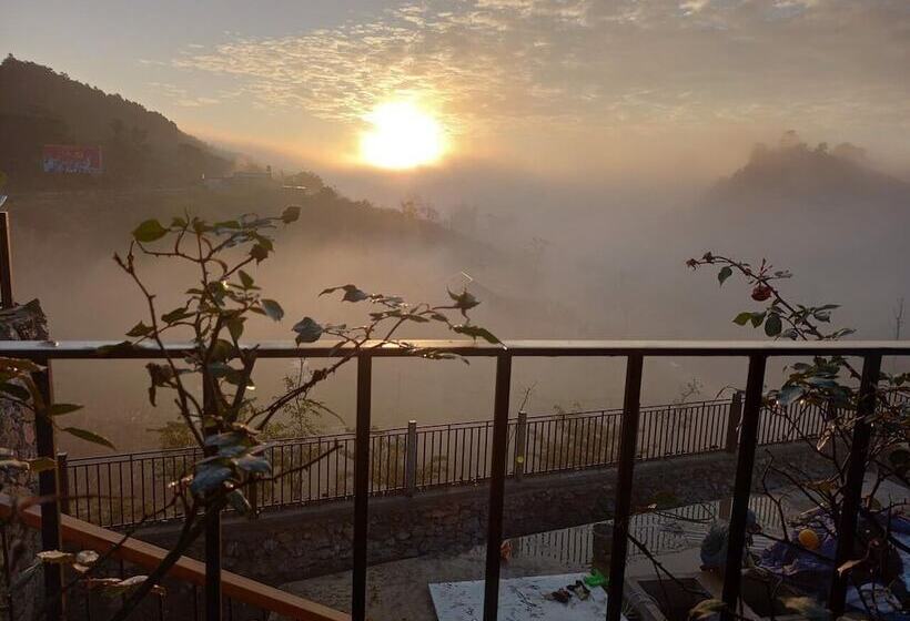 هتل Vigolando Van Ho Resort