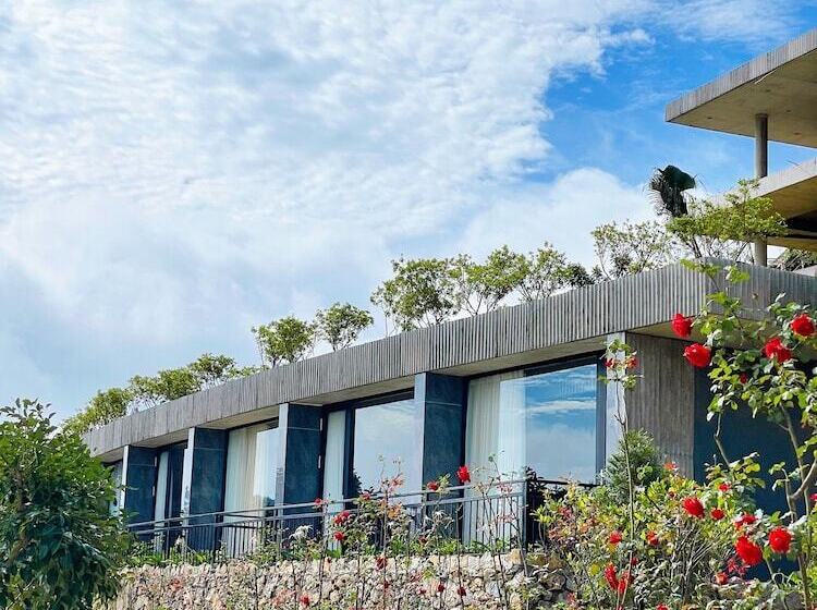 هتل Vigolando Van Ho Resort