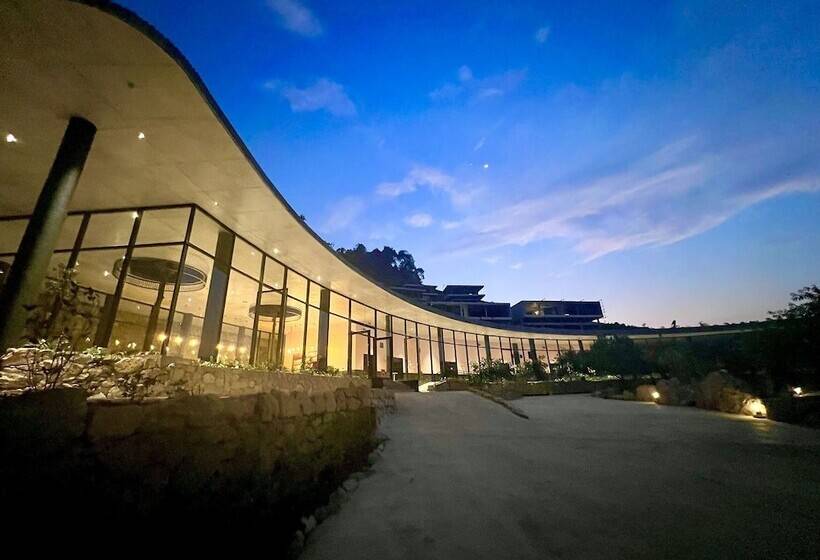 هتل Vigolando Van Ho Resort