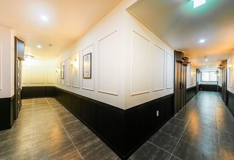 모텔 Changwon Myeongseodong Hotel Andante