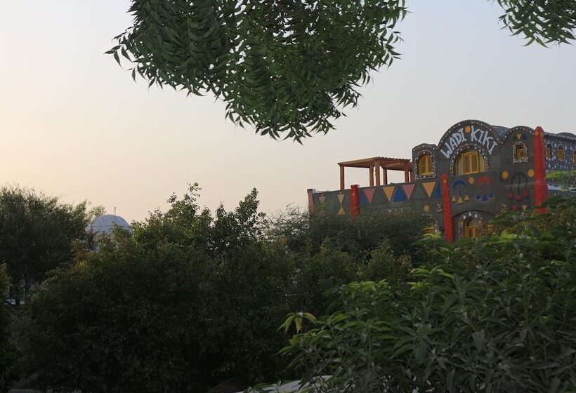 هتل Artika Wadi Kiki