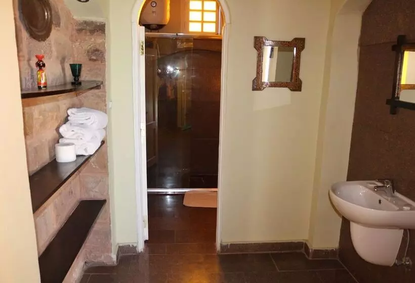 هتل Artika Wadi Kiki