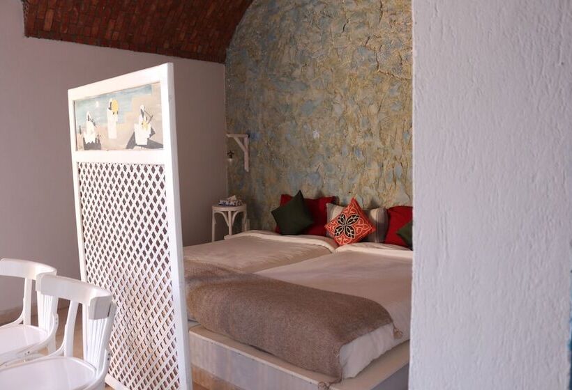 هتل Artika Wadi Kiki