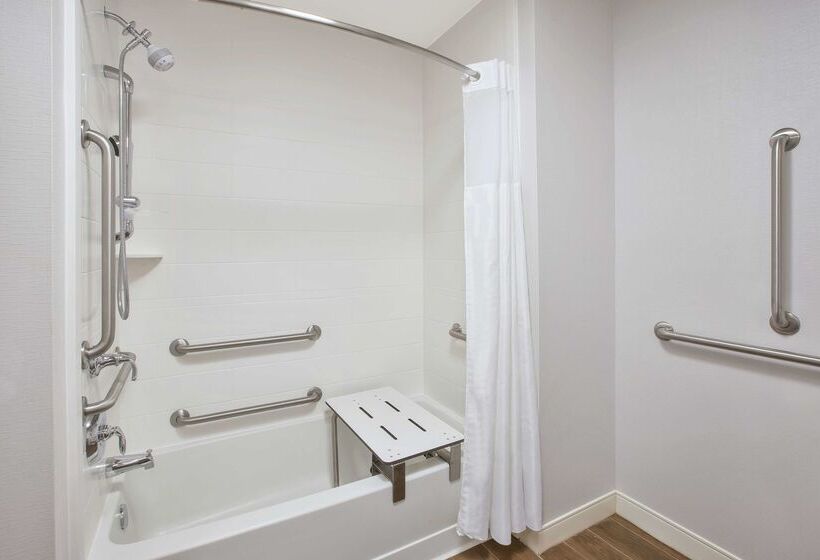 فندق Hampton Inn & Suites Oakwood Village-cleveland