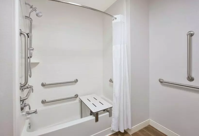 Hotelli Hampton Inn & Suites Oakwood Village-cleveland