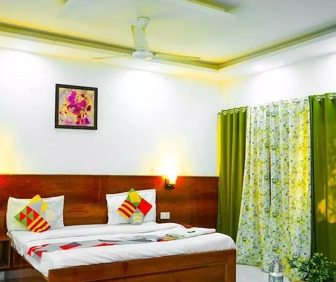 ホテル Roomshala 089 Green Palace