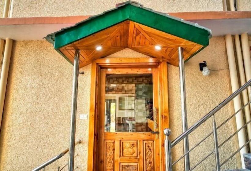 בית מלון כפרי Shimla Alpine Regency