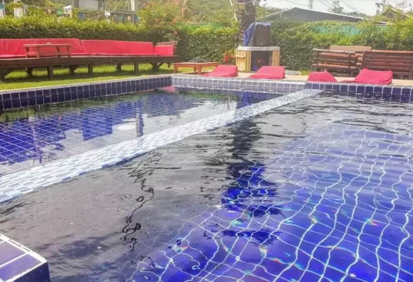 ホテル Wet! A Pool Party Hostel By Wild & Wandering