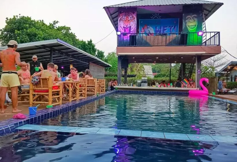 ホテル Wet! A Pool Party Hostel By Wild & Wandering