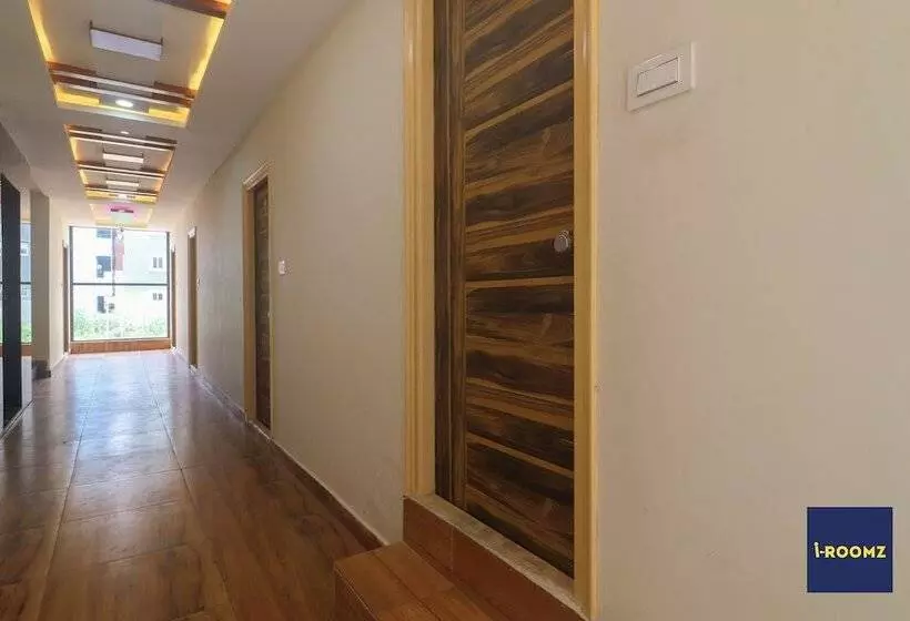 Iroomz Hotel Apoorva