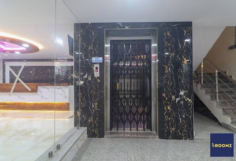 Iroomz Hotel Apoorva