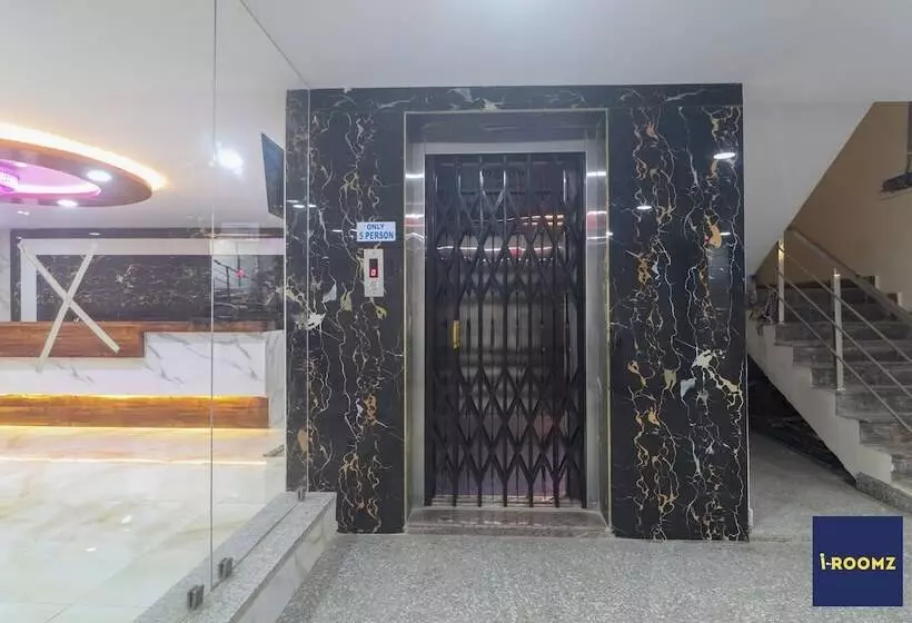 Iroomz Hotel Apoorva