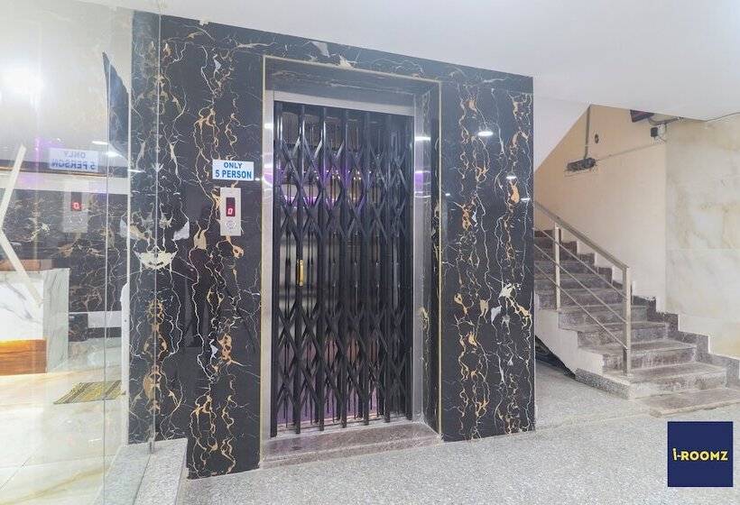 Iroomz Hotel Apoorva