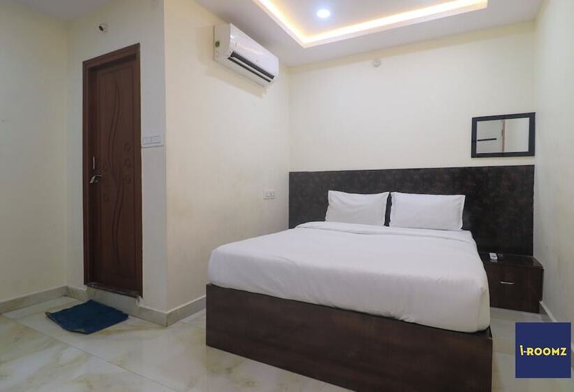 Iroomz Hotel Apoorva
