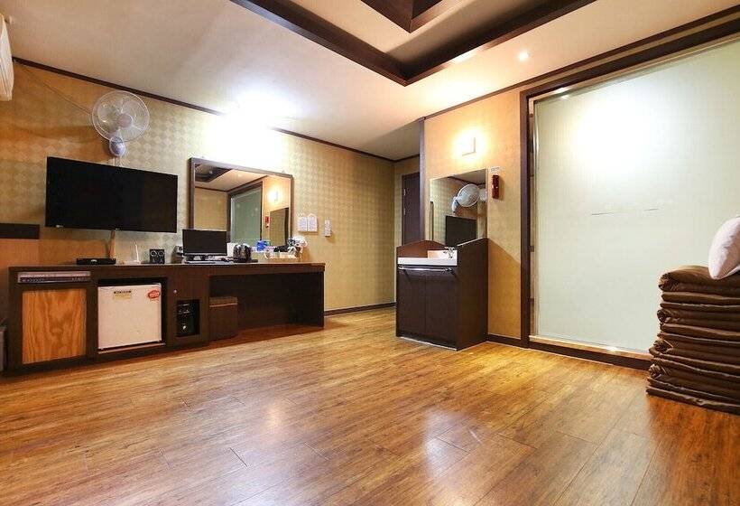 מוטל Asan Hill Star Park