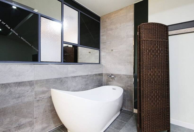 מוטל Muan Hotel The K