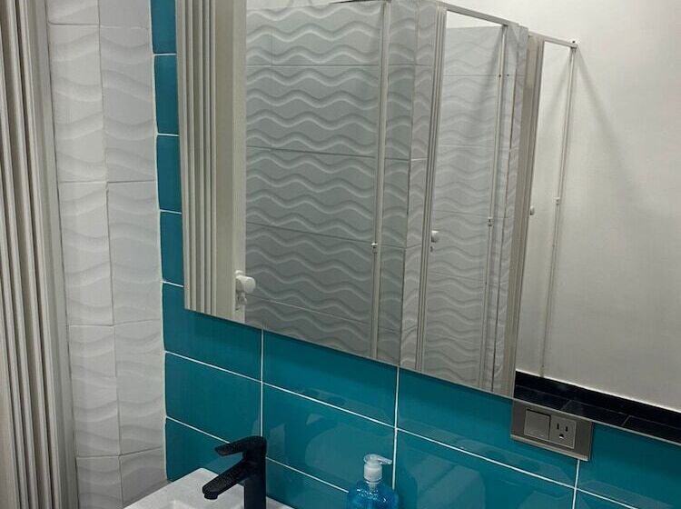 هاستل Hostal Caps San Diego