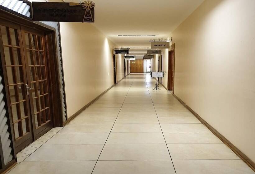 住宿加早餐  Kuruman Lodge By Country Hotels