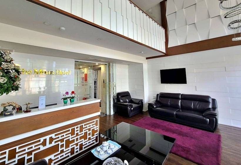 Hanz The Moon Hotel 2