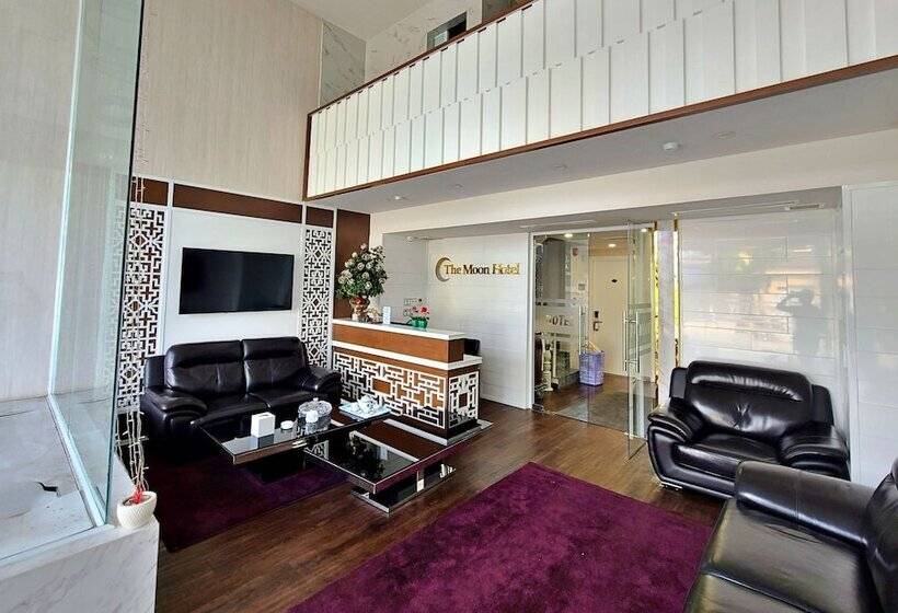 Hanz The Moon Hotel 2