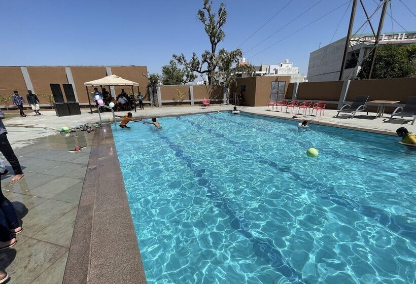 Heaven7 Hotel & Resort