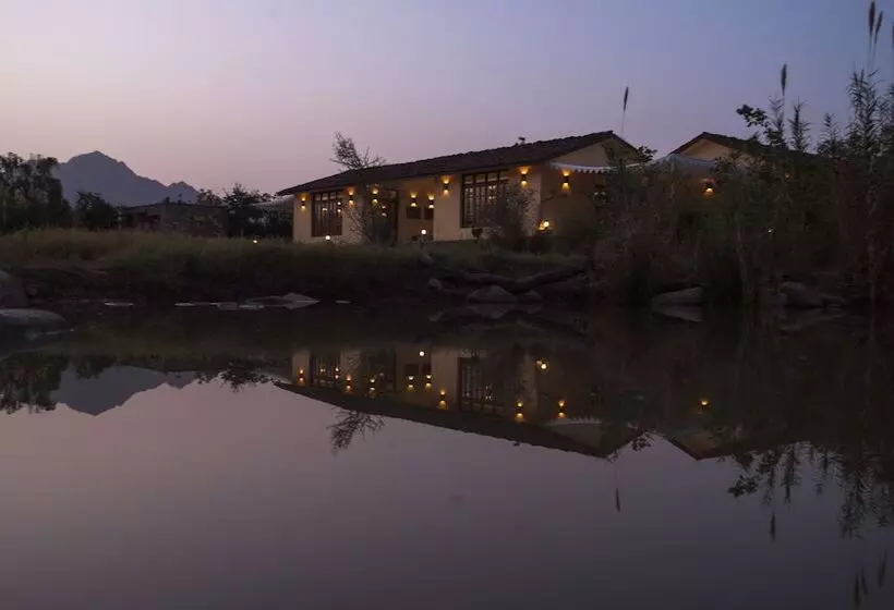 ホテル Bijapur Lodge