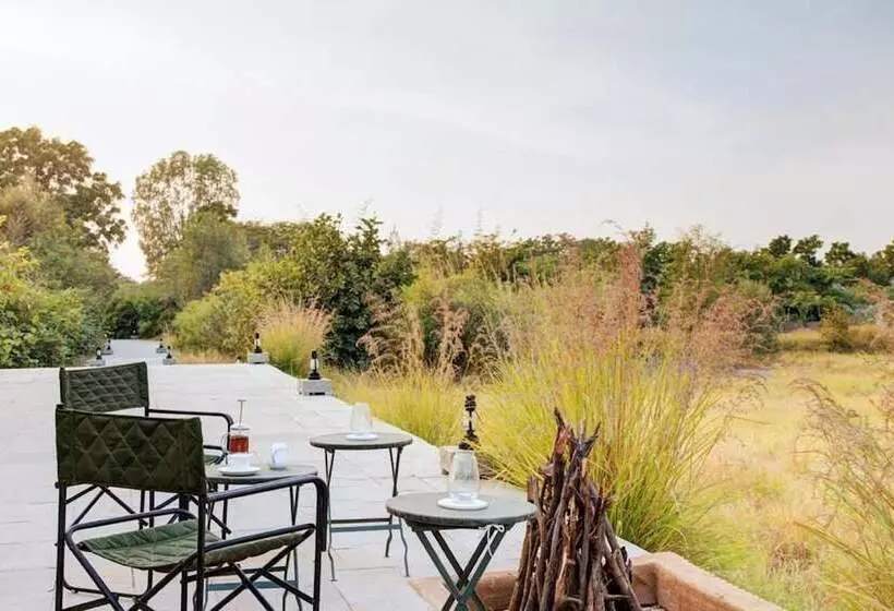 ホテル Bijapur Lodge