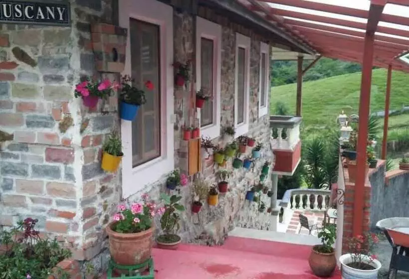 Hotelli Mountain Lodge Chetica