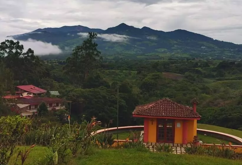 Hotelli Mountain Lodge Chetica