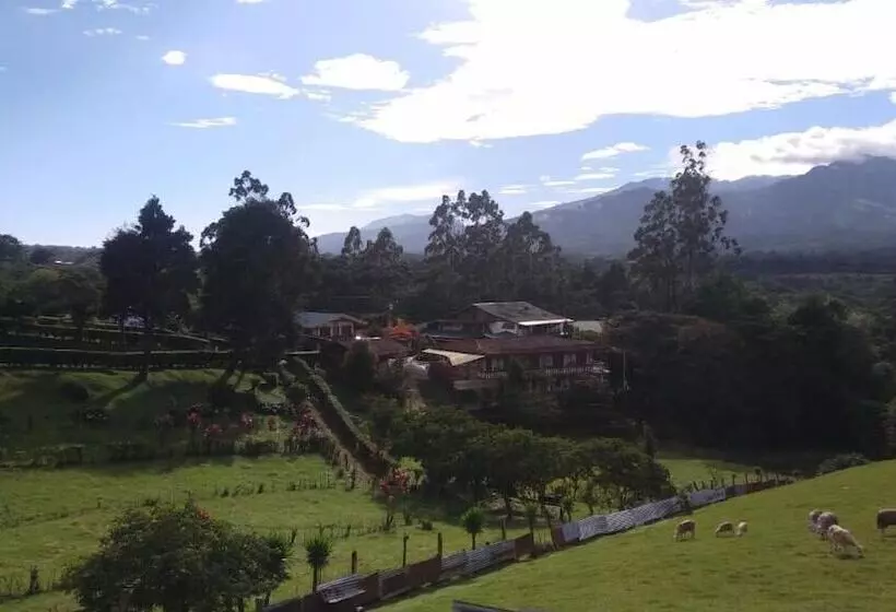 Hotelli Mountain Lodge Chetica