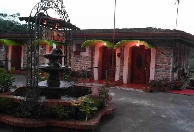 Hotelli Mountain Lodge Chetica